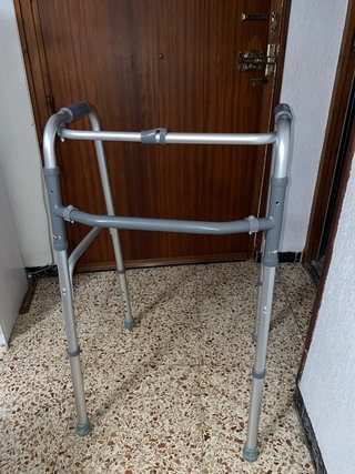 Andador Fijo y Plegable. Ortopedia.