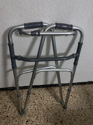 Andador Fijo y Plegable. Ortopedia.