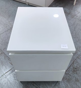 MESITA DE NOCHE "MALM"