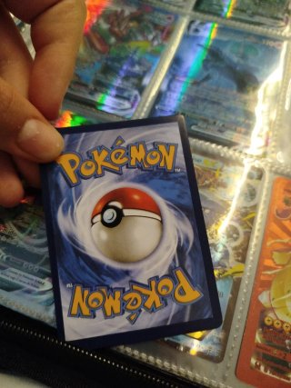 Carta Pokémon Pikachu VMAX Arcoíris Original