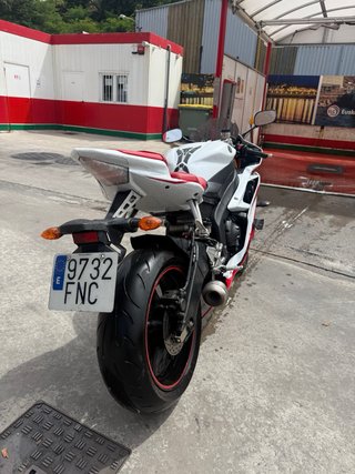 Yamaha R6 Roja y Blanca