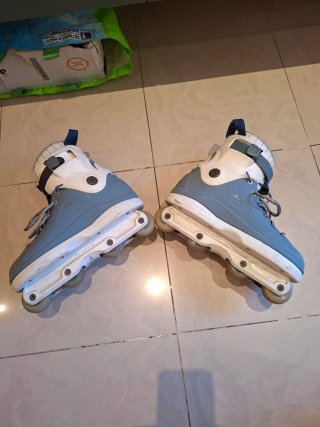 Patines en línea agresivos