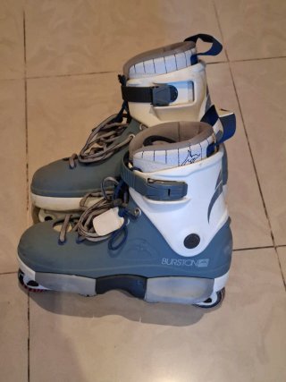Patines en línea agresivos