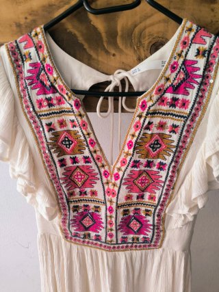 Vestido blanco boho bordado