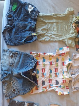 Lote 18: Ropa 6-9 Meses verano