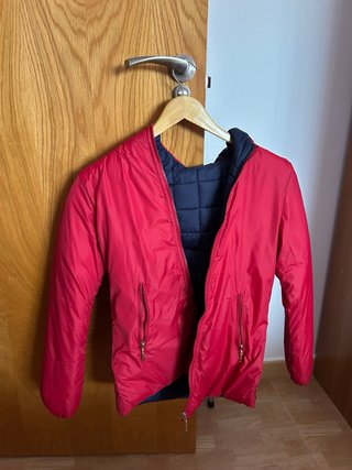 Chaqueta reversible azul y roja