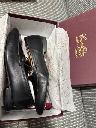 Mocasines Castellano de piel y hebilla dorada