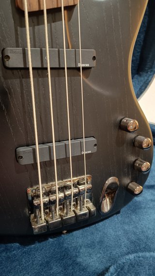 Bajo Ibanez Ergodyne EDB550 Indonesia + Estuche