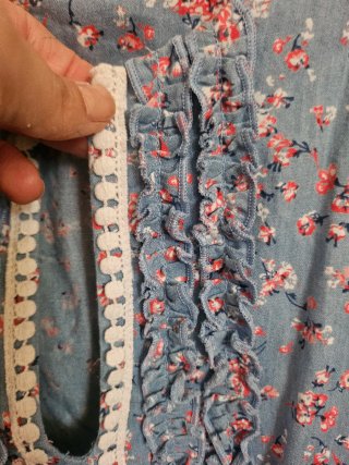 Vestido floral azul con cinturón