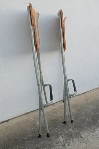 Taburetes altos madera y metal con respaldo