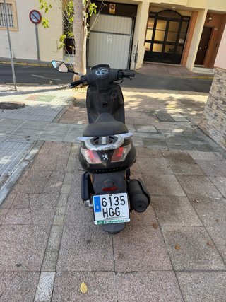 Peugeot Vivacity 125 Scooter Negra