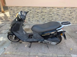 Peugeot Vivacity 125 Scooter Negra