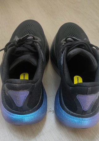 Zapatillas Saucony Ride 19 Negras y Moradas