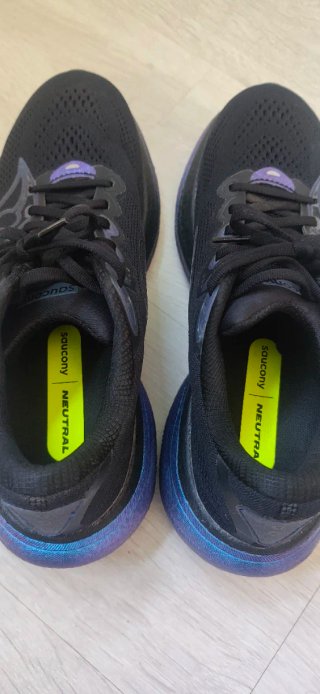Zapatillas Saucony Ride 19 Negras y Moradas