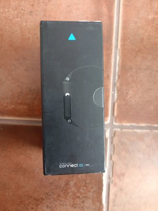 Caja Garmin vívoactive GPS Smartwatch