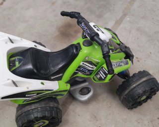 Quad Infantil Kawasaki Verde y Blanco