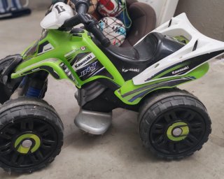 Quad Infantil Kawasaki Verde y Blanco
