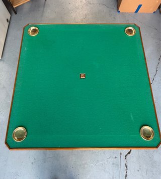 Mesa de juego con 4 sillas