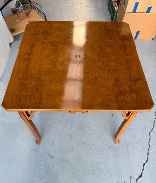 Mesa de juego con 4 sillas