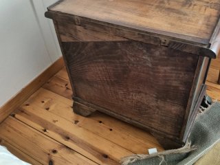 Mesita de noche de madera