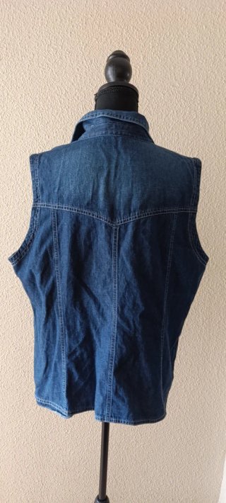 Chaleco vaquero azul sin mangas
