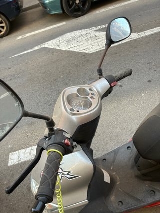 Yamaha Scooter Plata y Rojo