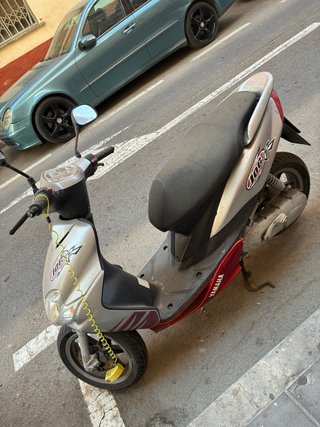 Yamaha Scooter Plata y Rojo