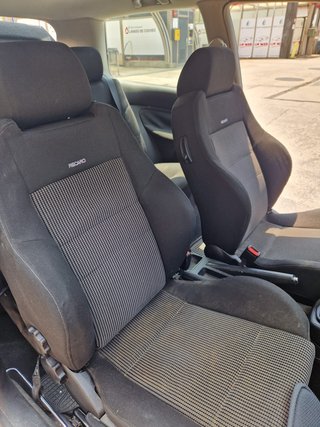 Volkswagen Golf GTI 1.8T 150 CV año 2000