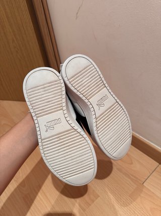 Zapatillas Puma Blancas y Negras