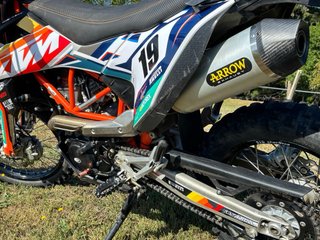 KTM 690 Enduro R Naranja y Blanca