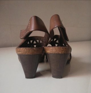 Sandalias de piel marrón talla 37