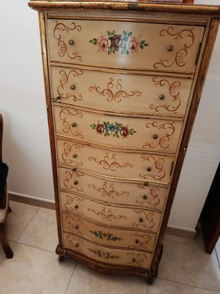 Mueble Francés Lacado Beige y Dorado