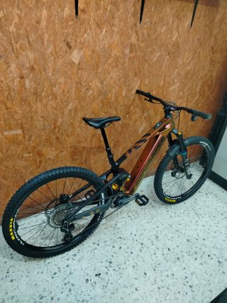 Mondraker Crafty XR de 800 Wh 120 Nw Ohlins