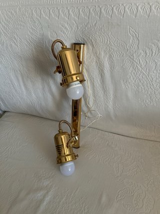 Lámpara de pared dorada
