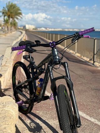 Bicicleta de montaña en buen estado