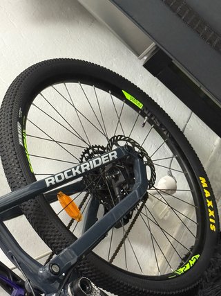 Bicicleta de montaña en buen estado