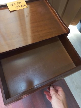 Mesa auxiliar de madera
