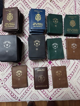Gran lote de 102 carteras oficiales de monedas FNM