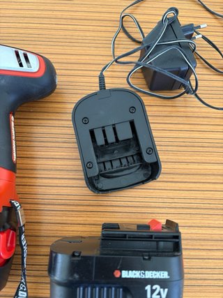 Taladro Black & Decker 12V con maletín