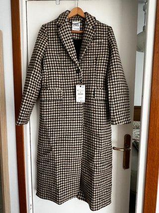Abrigo Zara cuadros beige y marrón