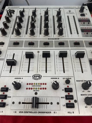 Behringer DJX700 Mezclador DJ Plata