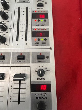 Behringer DJX700 Mezclador DJ Plata