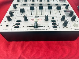 Behringer DJX700 Mezclador DJ Plata