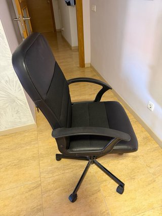 Silla de oficina negra