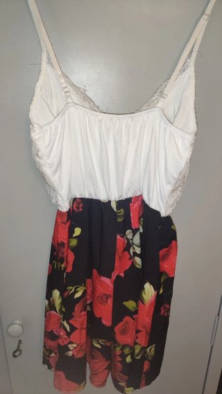 Mono encaje flores rojas Talla XS