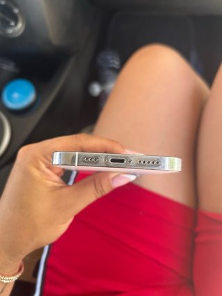 iPhone 12 pro , 256 GB , salud de la batería 81%