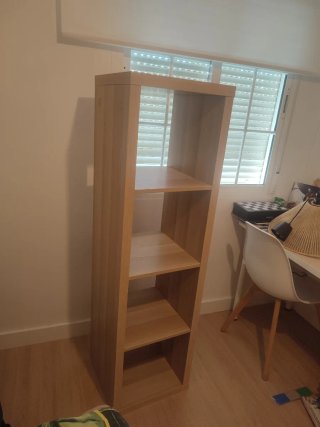Estantería de madera con 4 baldas