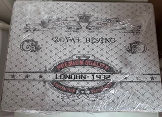 Maleta vintage decorativa blanca “Royal London”