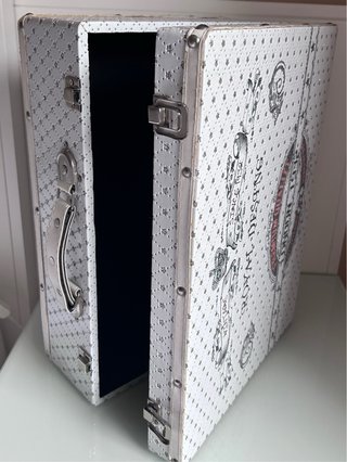 Maleta vintage decorativa blanca “Royal London”