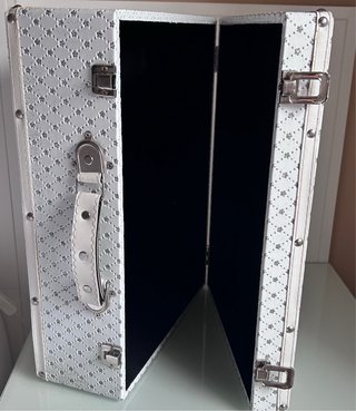 Maleta vintage decorativa blanca “Royal London”